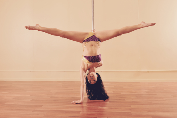 Andrea James Lui pole trick Iquana handstand splits by Jessie May